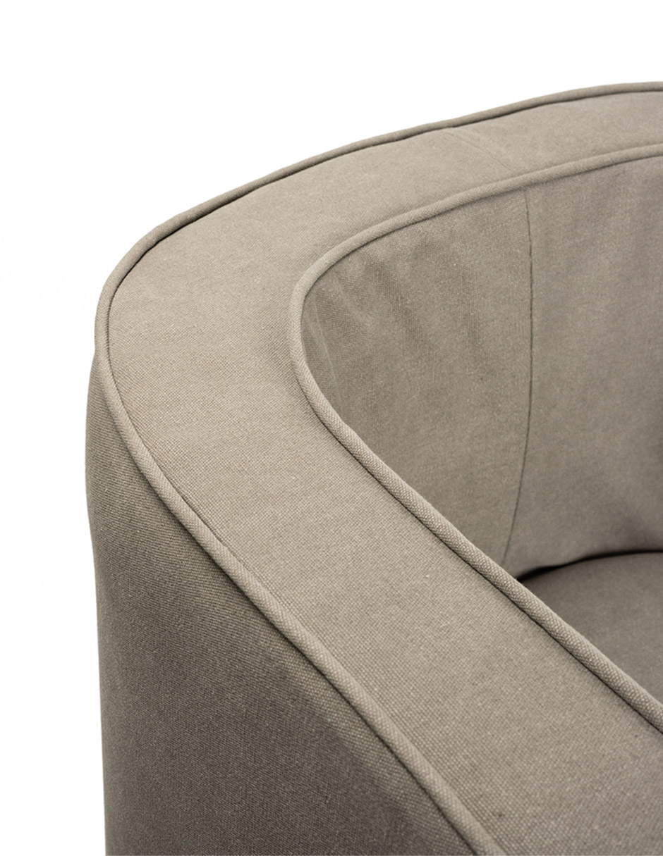 Silla con brazos Cass de madera