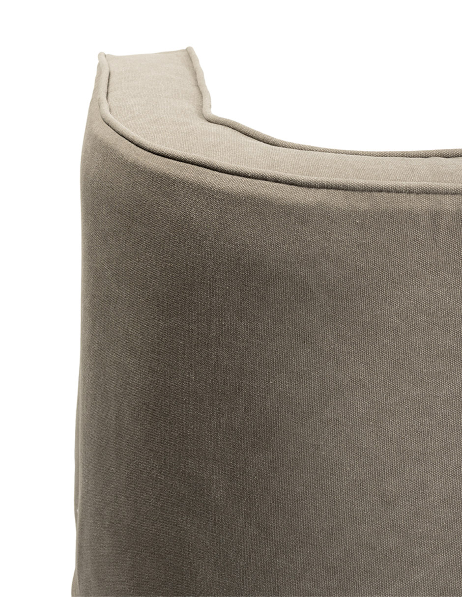 Silla con brazos Cass de madera