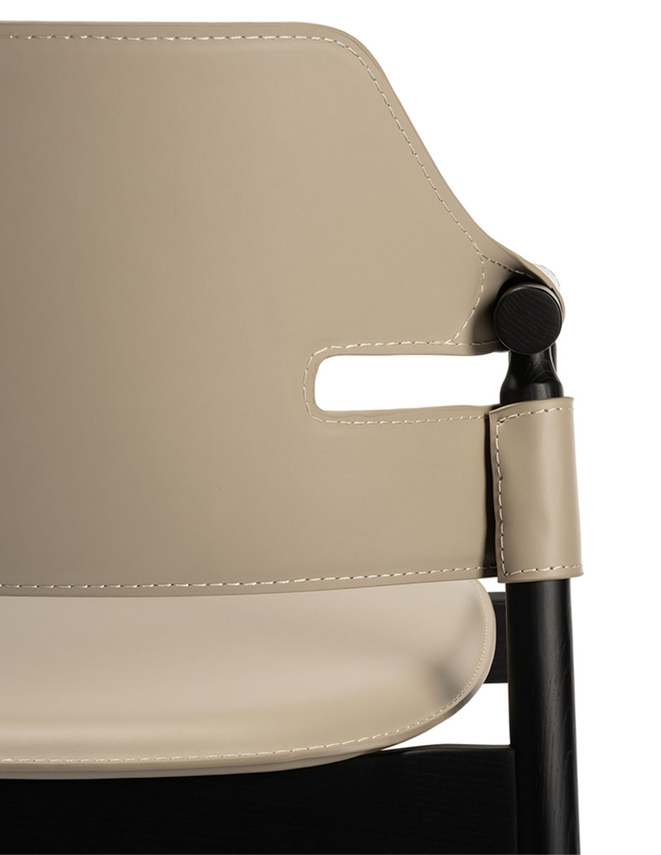 Silla con brazos Xaviera de piel
