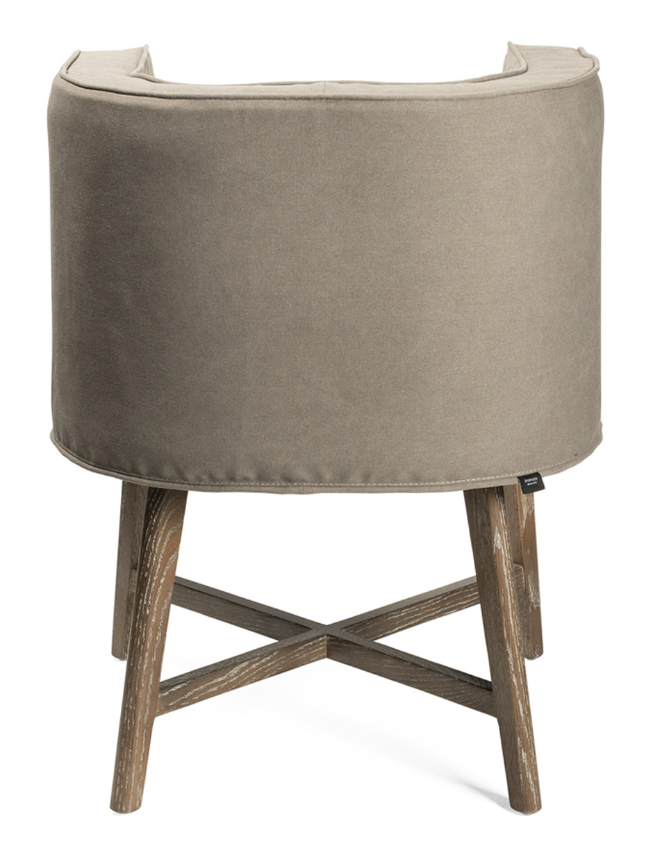 Silla con brazos Cass de madera 4