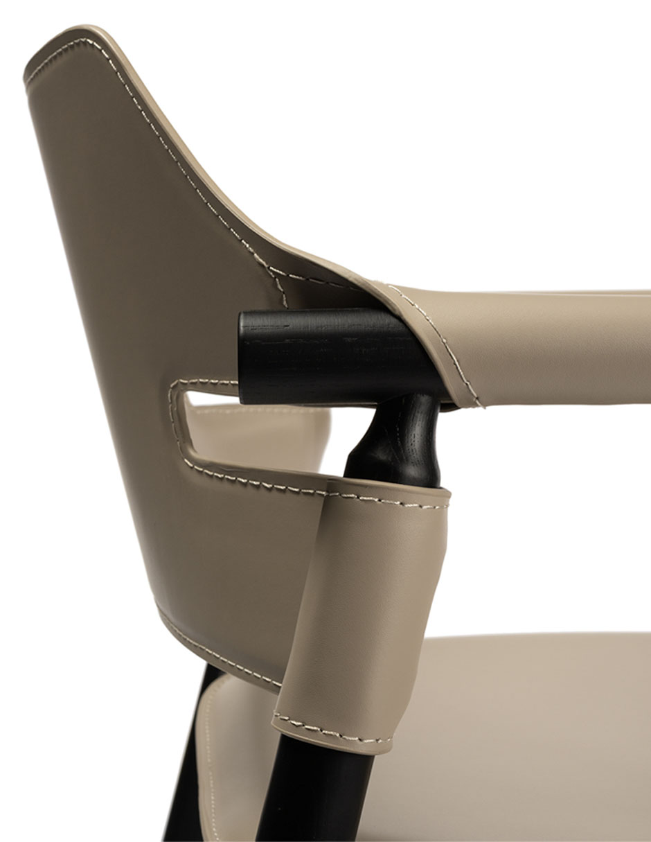 Silla con brazos Xaviera de piel 7